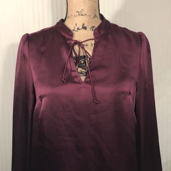 •CLEAR-OUT•3/18 Loft key hole tie at neck blouse - Picture 2 of 5